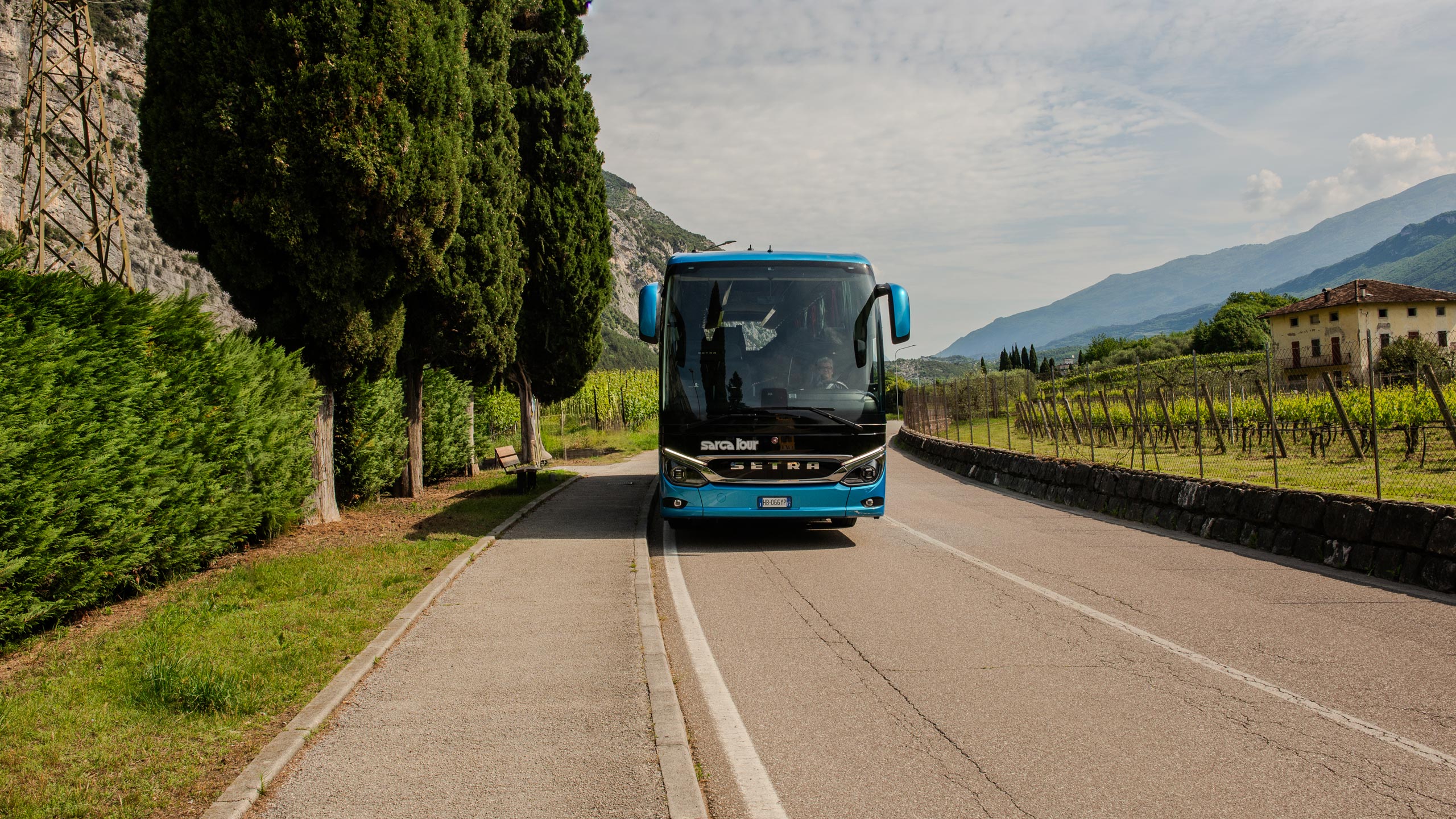 Sarcatour a Dro - Lago di Garda - Servizio noleggio autobus con conducente da oltre 30 anni
