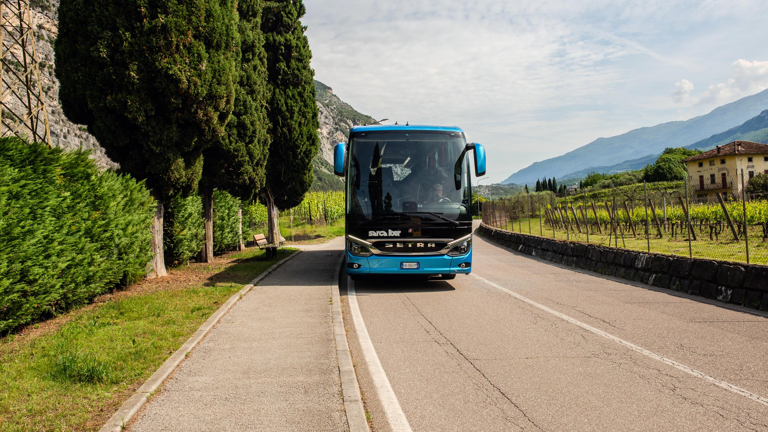 Sarcatour a Dro - Lago di Garda - Servizio noleggio autobus con conducente da oltre 30 anni